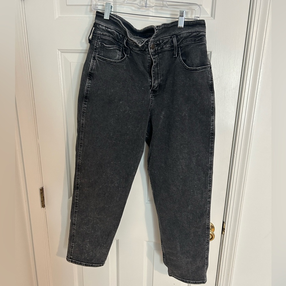 Hollister Ultra High Rise Mom Jeans size 32